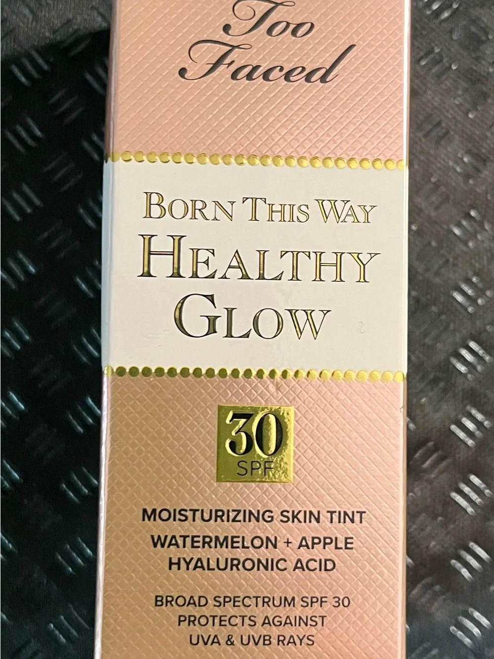 Too Faced Born This Way Healthy Glow Moisturizing Skin Tint - Pink